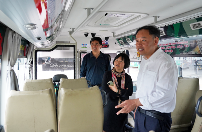 政協(xié)委員走進鷹潭公交 建言獻策助力公交發(fā)展