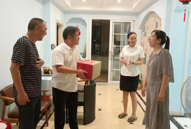 景德鎮(zhèn)長運 樂平公交集中開展駕駛員暑期家訪活動