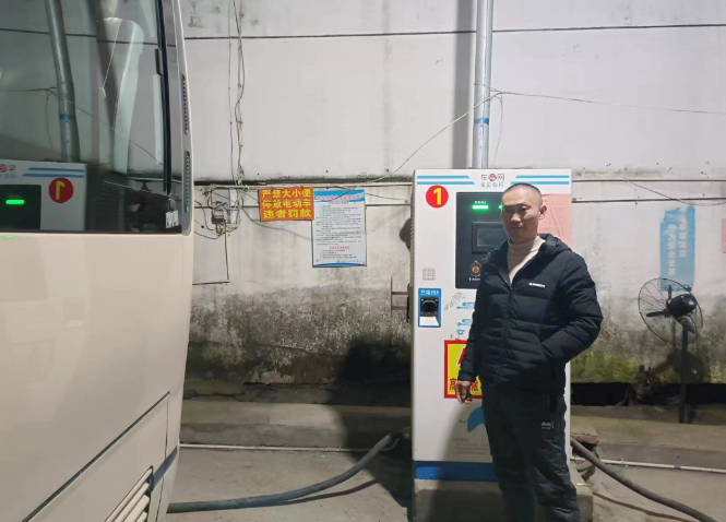 景德鎮(zhèn)長運(yùn):樂平公交開通首趟子夜通勤車