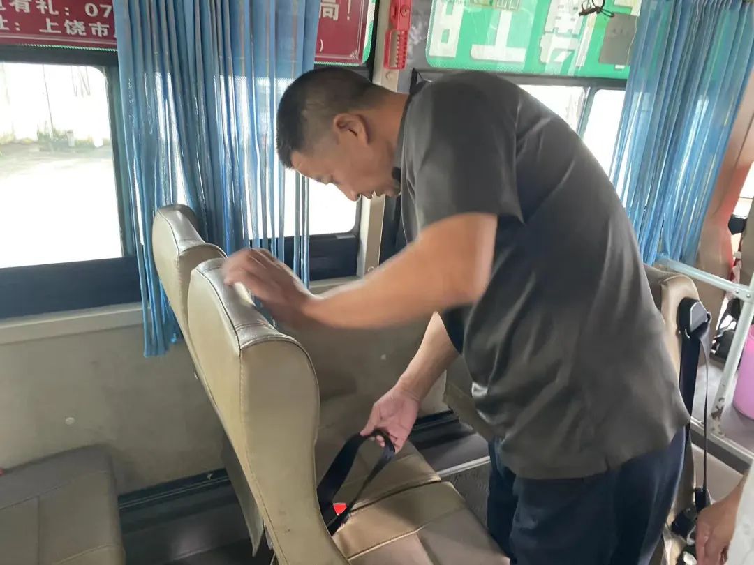 上饒汽運:廣豐區(qū)交通局到廣豐公司開展車輛安全帶專項檢查