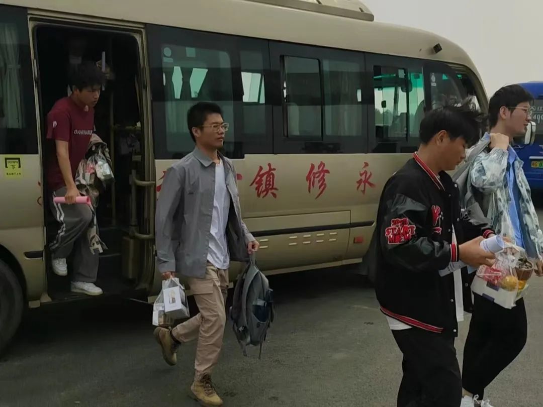九江長運:圓滿完成機(jī)電學(xué)院運動會學(xué)生轉(zhuǎn)運任務(wù)
