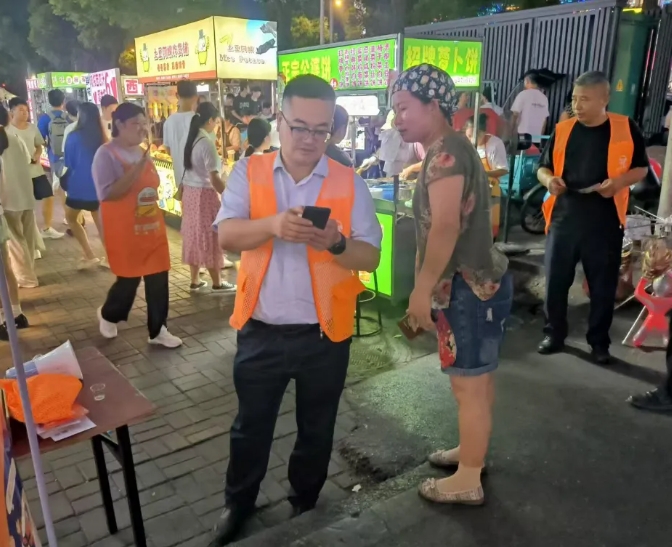九江長運(yùn):干部職工齊下一線 開展站點(diǎn)巴士地推活動(dòng)